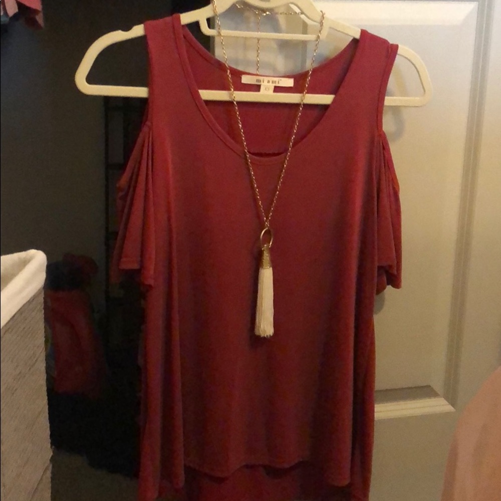 Miami red cold shoulder top XS